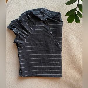 lululemon athletica women’s V neck tshirt!!